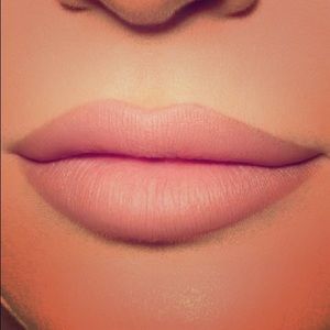 Kylie Cosmetics Matte Liquid Lipstick “Kylie”